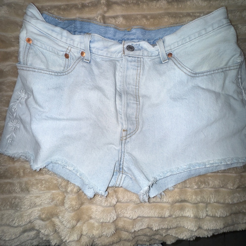 Levi’s 501 Jean Cut Off Jean Shorts With White Embroidered Sides Women 33 or 12‌ - Picture 4 of 10